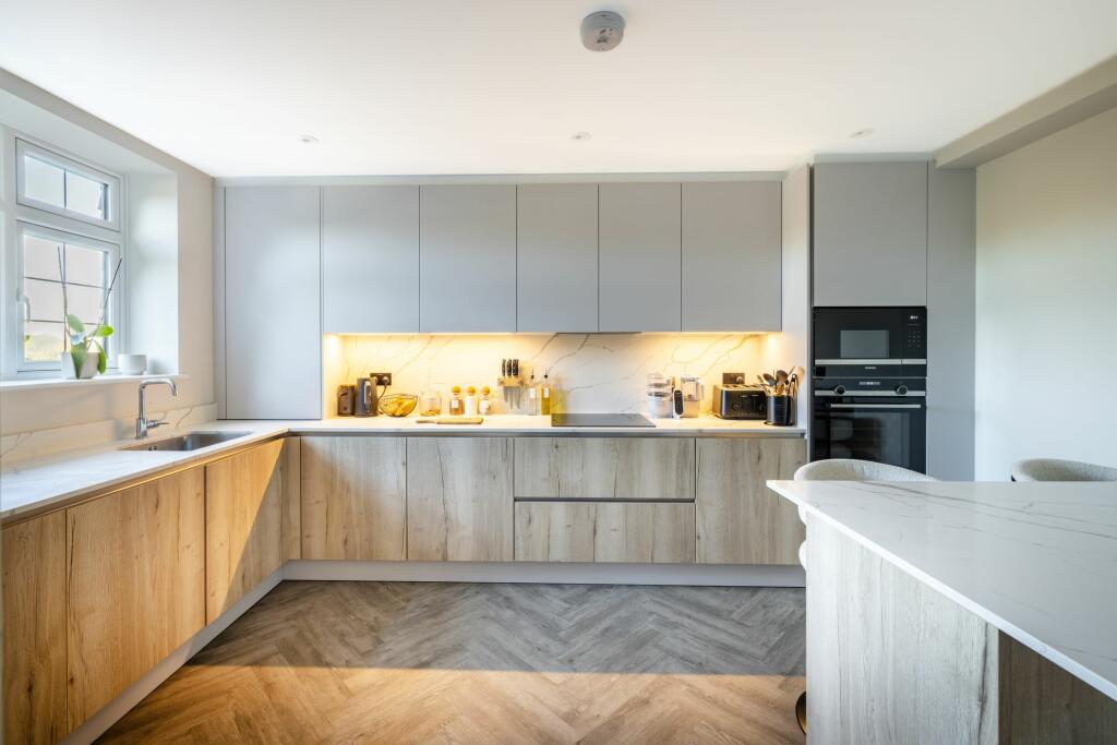 Primary image of Golf Side Mews, Coulsdon, CR5