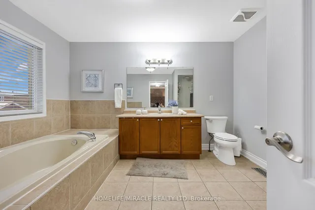 Additional image 23 of 8 Bottlebrush Dr