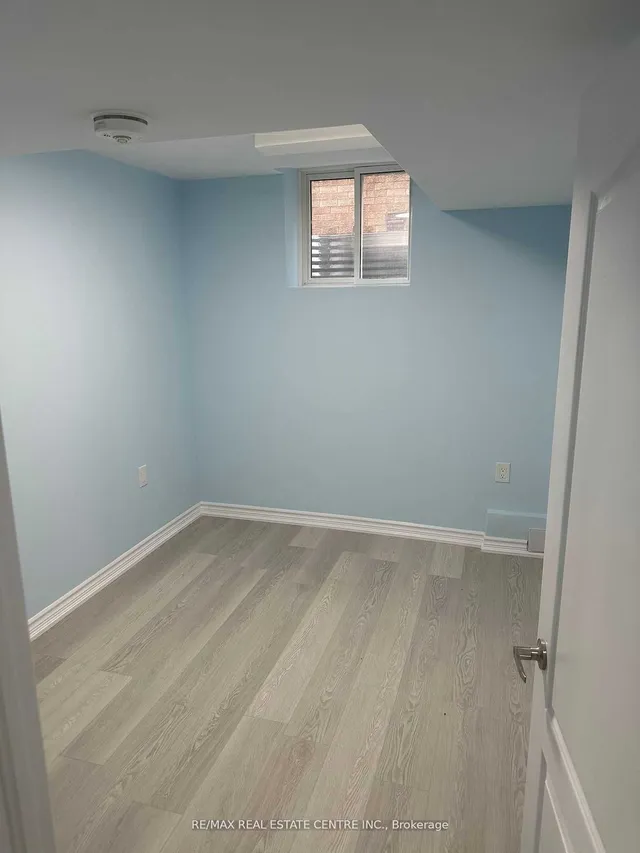 Additional image 29 of 110 Dumfries Ave