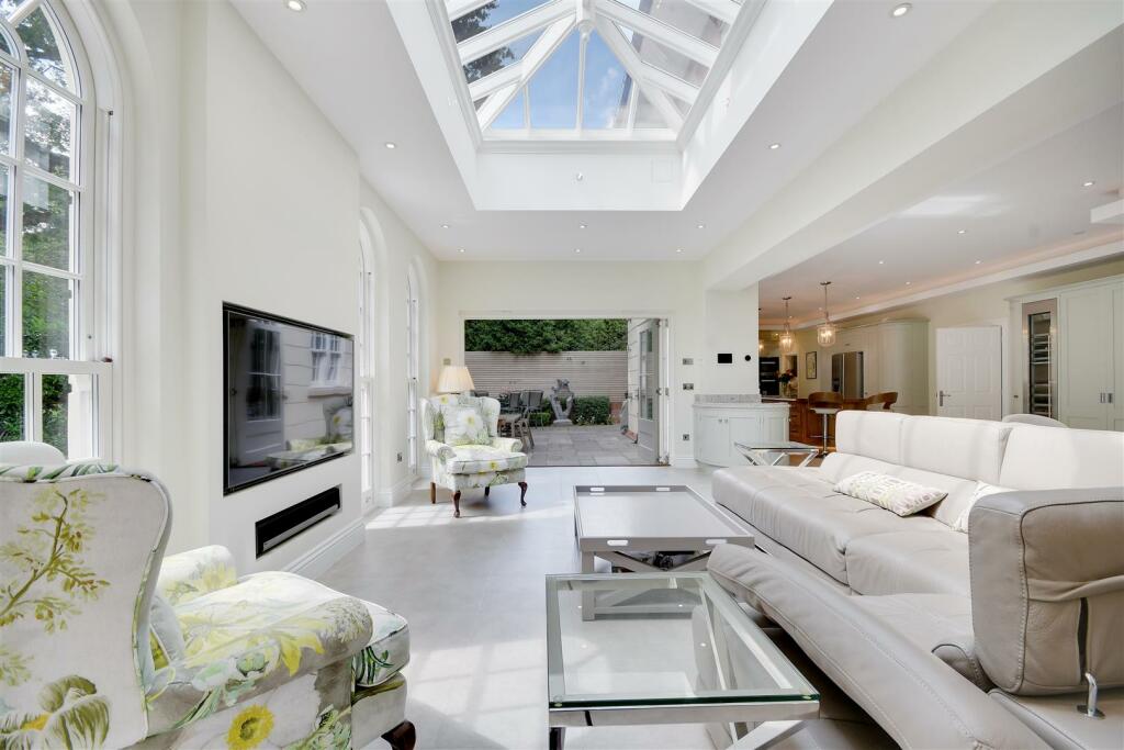 Additional image 11 of Thorndon Approach, Herongate, Brentwood