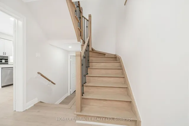 Additional image 12 of 13 Maple Beach Cres