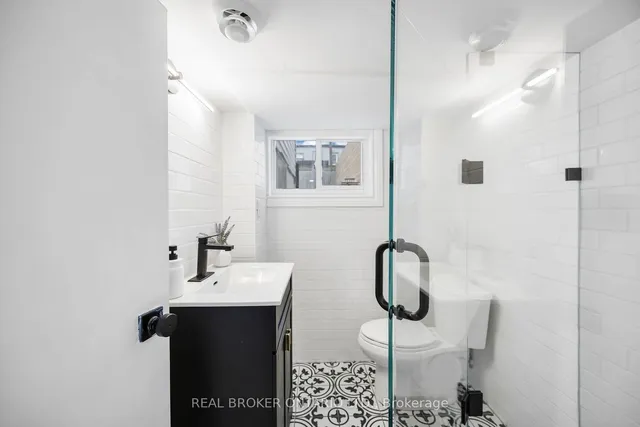 Additional image 29 of 34 Earl Haig Ave