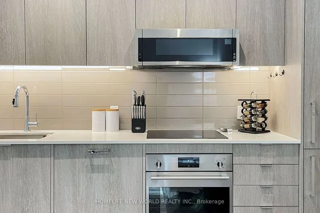 Additional image 10 of 250 Lawrence Ave Unit 518