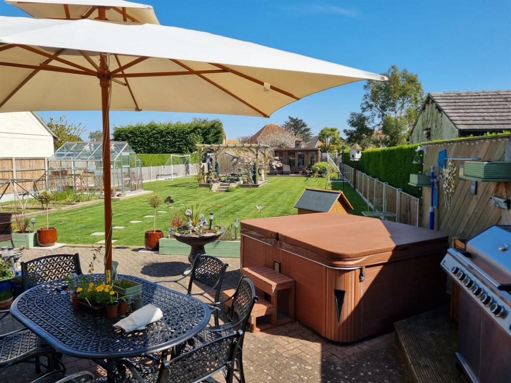 Additional image 38 of Southcliff Park, East Clacton