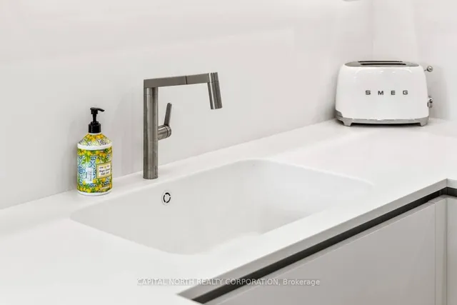 Additional image 10 of 168 King St Unit 1402