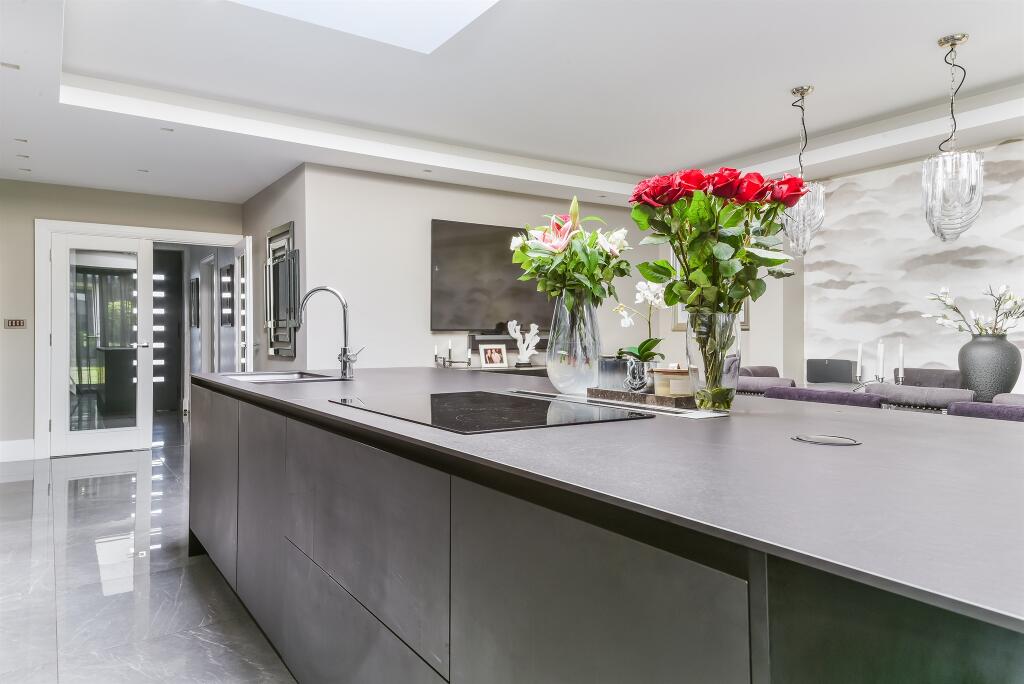 Additional image 2 of Elmfield Way, South Croydon