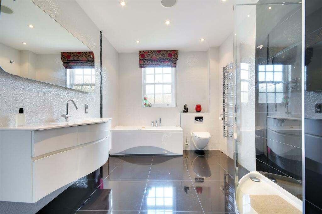 Additional image 22 of Thorndon Approach, Herongate, Brentwood