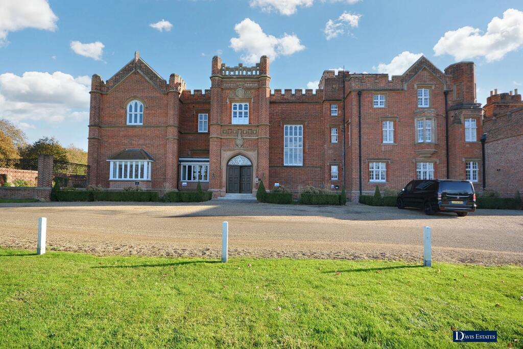 Danbury Palace Drive, Chelmsford, CM3