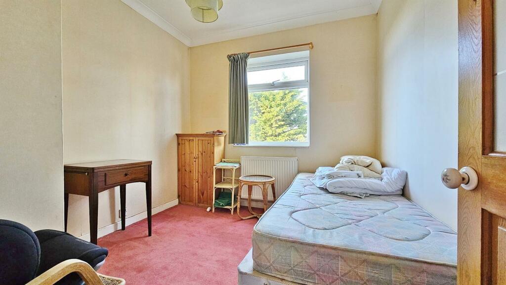 Additional image 19 of Woodberry Way, Walton On The Naze