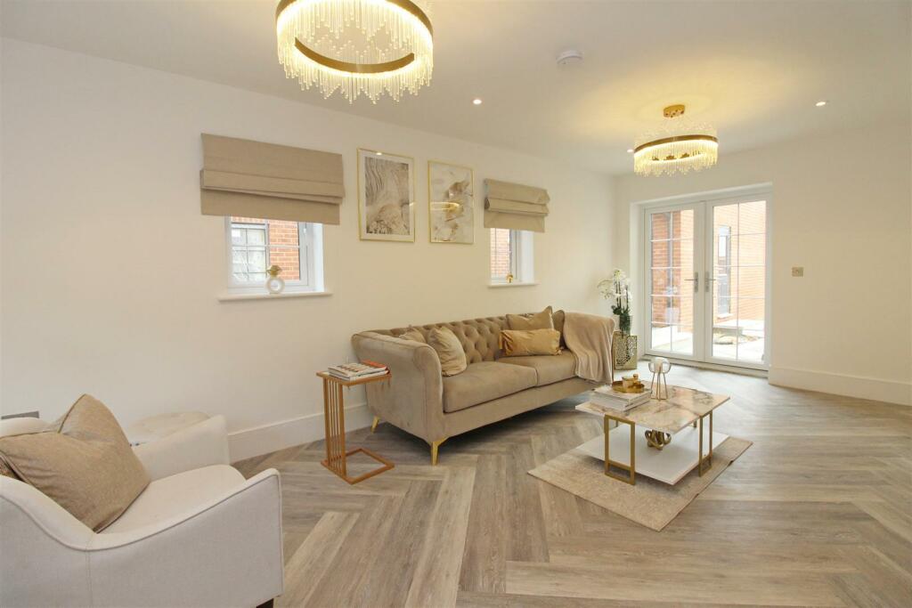 Additional image 7 of Waltham Grange Close