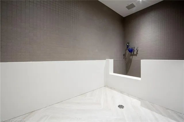 Additional image 29 of 1285 Queen St Unit 514