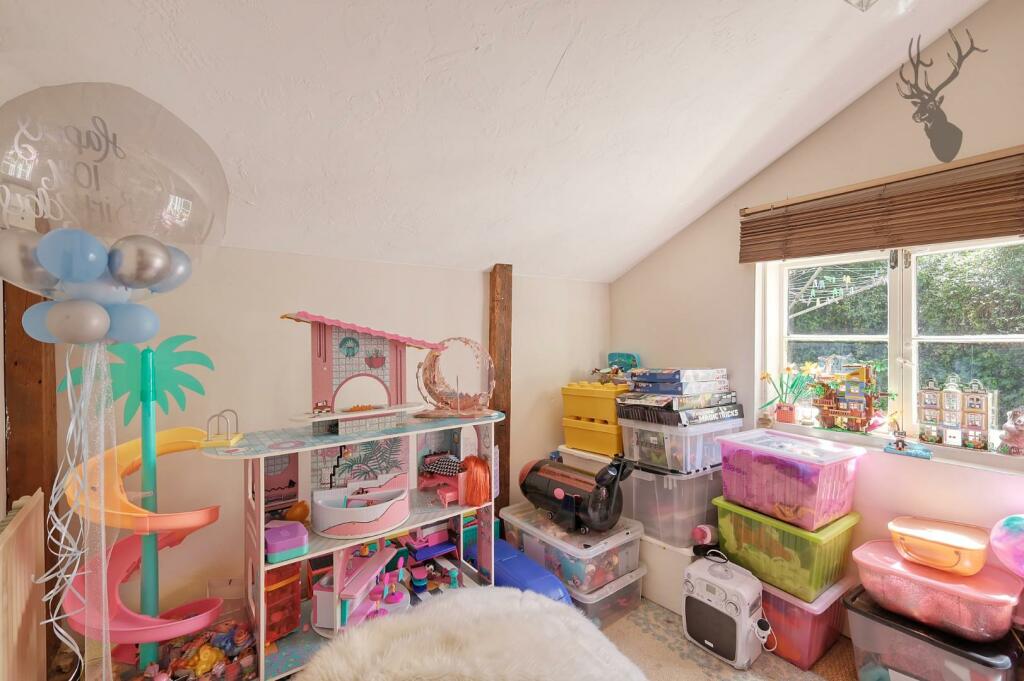Additional image 9 of Poplar Row, Theydon Bois, Epping
