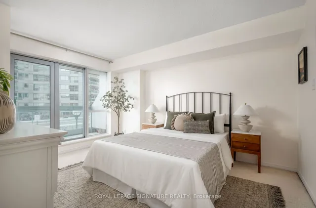 Additional image 21 of 10 Yonge St Unit 413