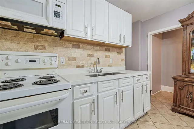 Additional image 31 of 421 Silverthorn Ave