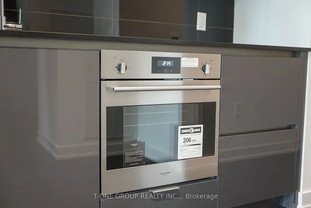 Additional image 14 of 238 Simcoe St