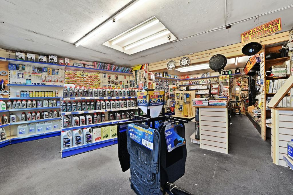 Additional image 2 of 212 Watchouse Road, Chelmsford, CM2 8NF