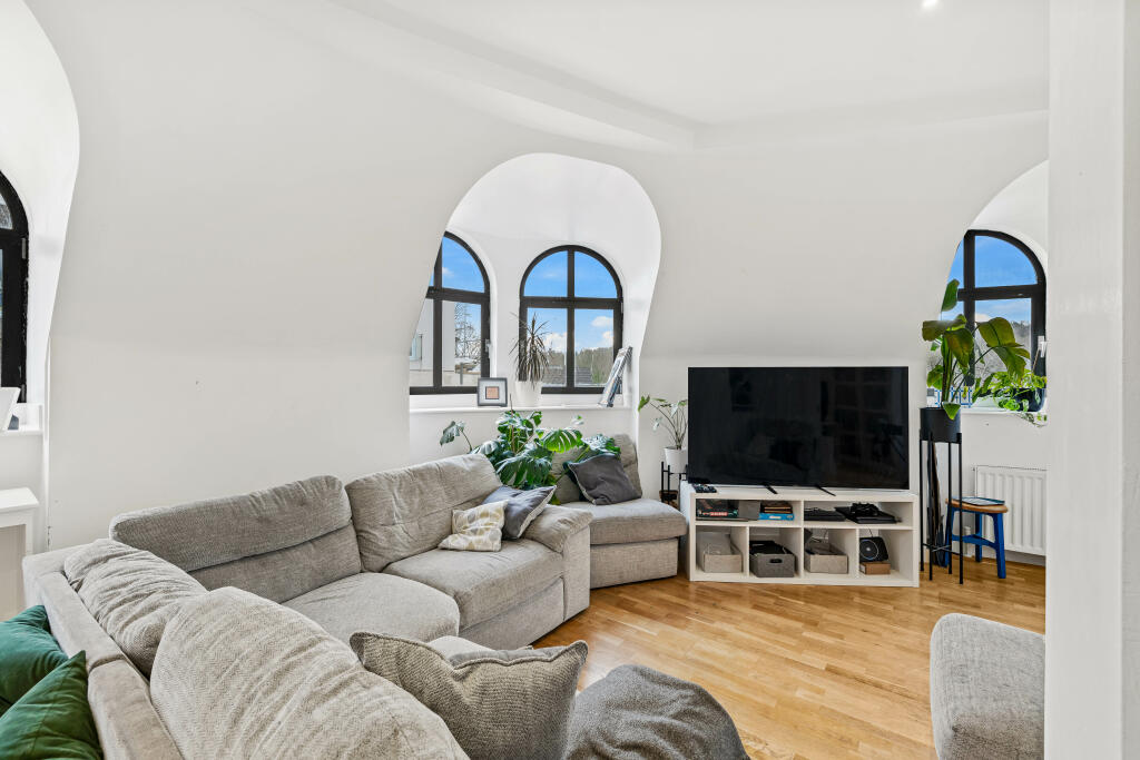 Additional image 2 of Ref: EL - Whyteleafe Hill, Whyteleafe, CR3 0FA