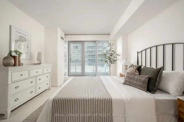 Additional image 23 of 10 Yonge St Unit 413