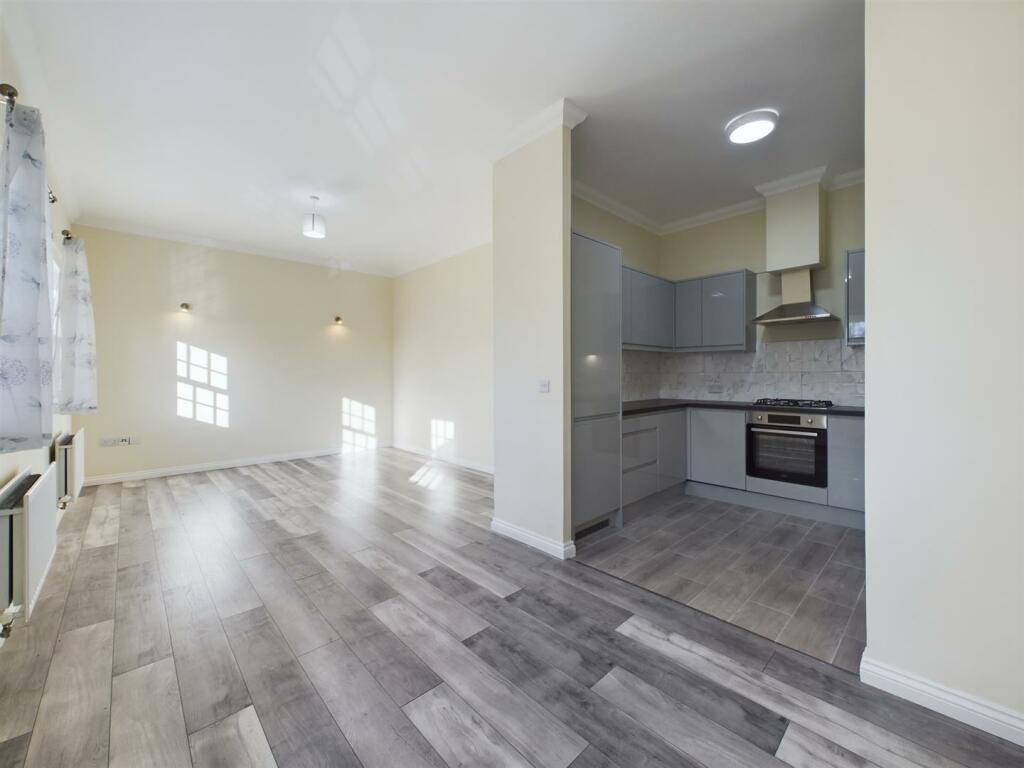 Additional image 18 of Gawton Crescent, Coulsdon