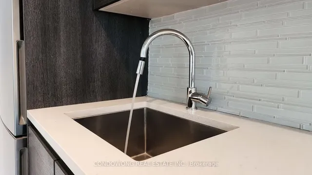 Additional image 7 of 111 Bathurst St Unit 1410