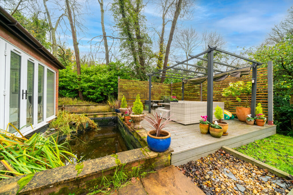 Additional image 17 of Farrers Place, Shirley Hills