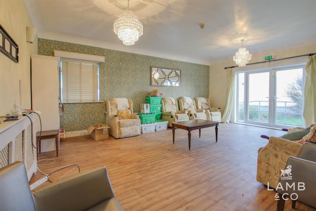 Additional image 5 of Cliff Parade, Walton On The Naze