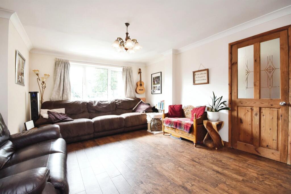 Additional image 4 of Meadgate Avenue, Great Baddow, Chelmsford