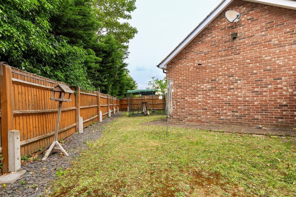 Additional image 20 of Walter Mead Close, Ongar