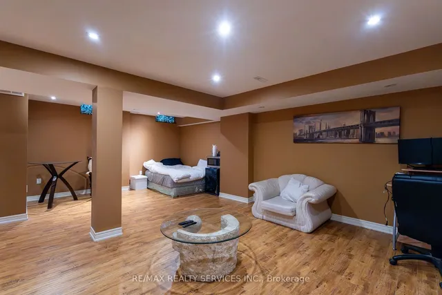 Additional image 36 of 112 Amaranth Cres