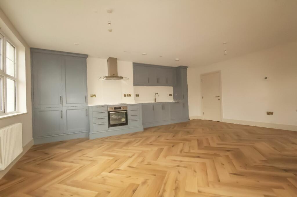 Additional image 9 of 44 The Green, Surrey, CR6