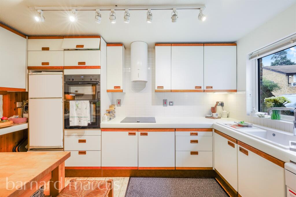 Additional image 9 of Chiltern Close, Croydon