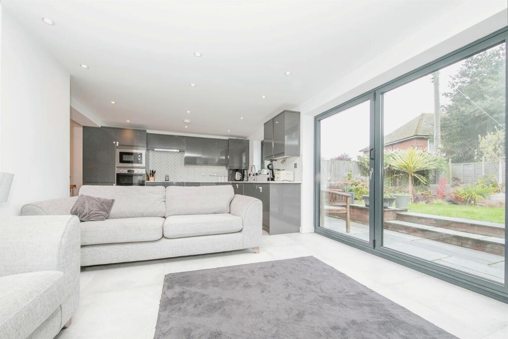 Additional image 7 of Bay View Crescent, Little Oakley, Harwich
