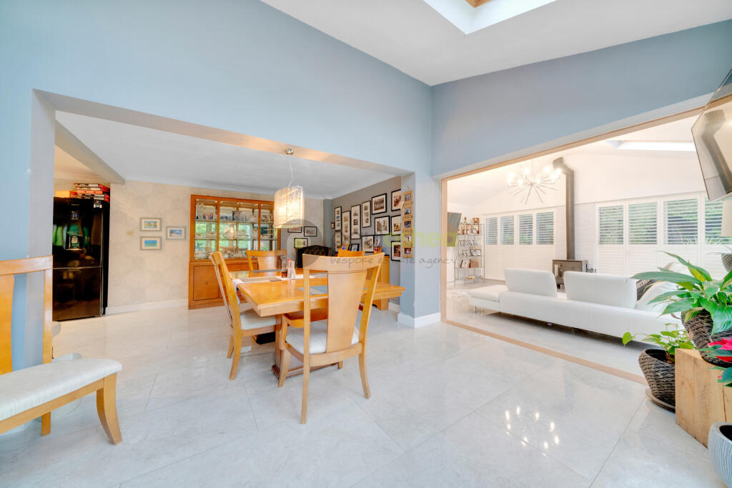 Additional image 5 of Farrers Place, Shirley Hills