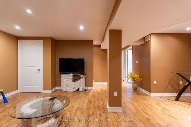 Additional image 35 of 112 Amaranth Cres