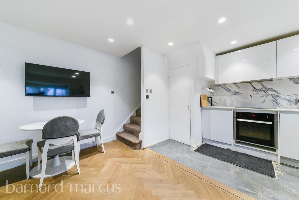 Additional image 5 of Firs Close, Mitcham