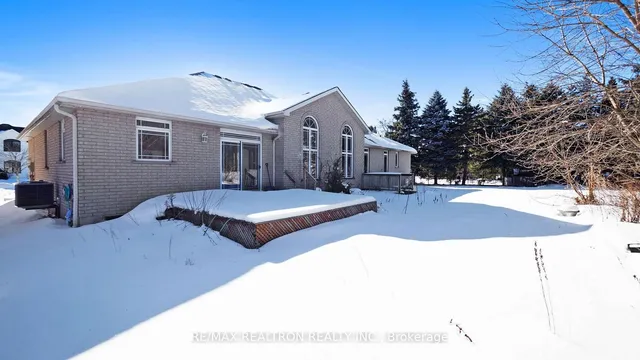 Additional image 38 of 520 Falconridge Cres