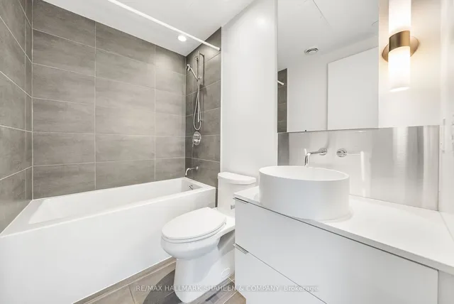 Additional image 31 of 185 Roehampton Ave Unit 702
