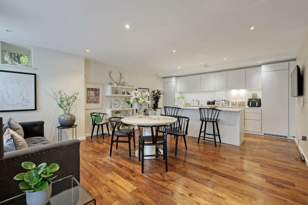 Additional image 2 of Piercing Hill, Theydon Bois,