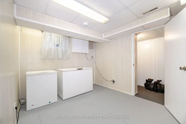 Additional image 24 of 76 Simmons Blvd