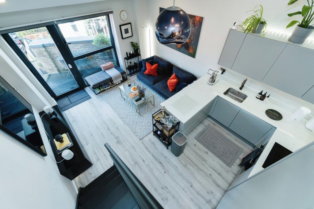 Primary image of Edward Road, Coulsdon, CR5