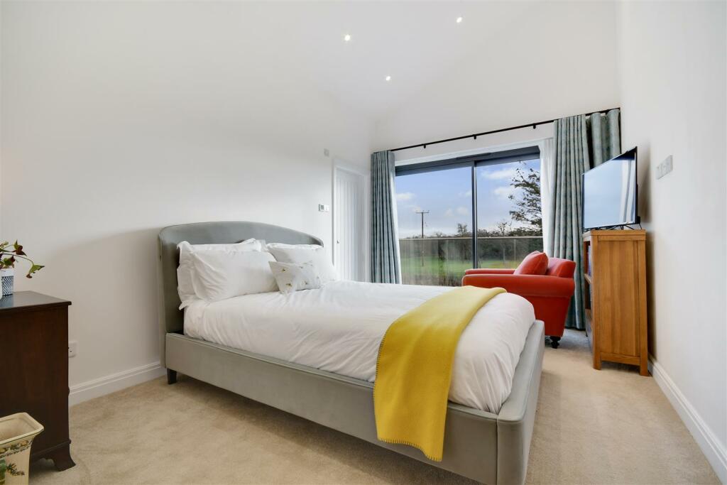 Additional image 17 of Sea View Parade, Mayland, Chelmsford