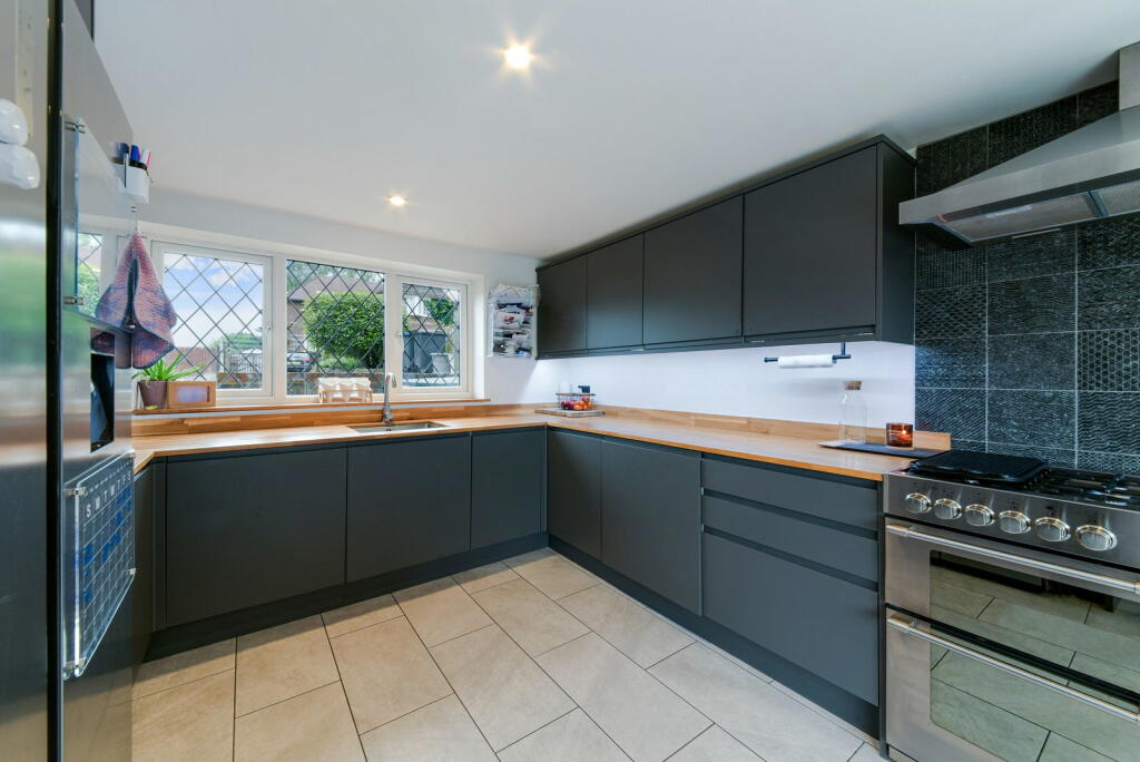 Additional image 5 of Woodstock Road, Coulsdon, CR5 3HS