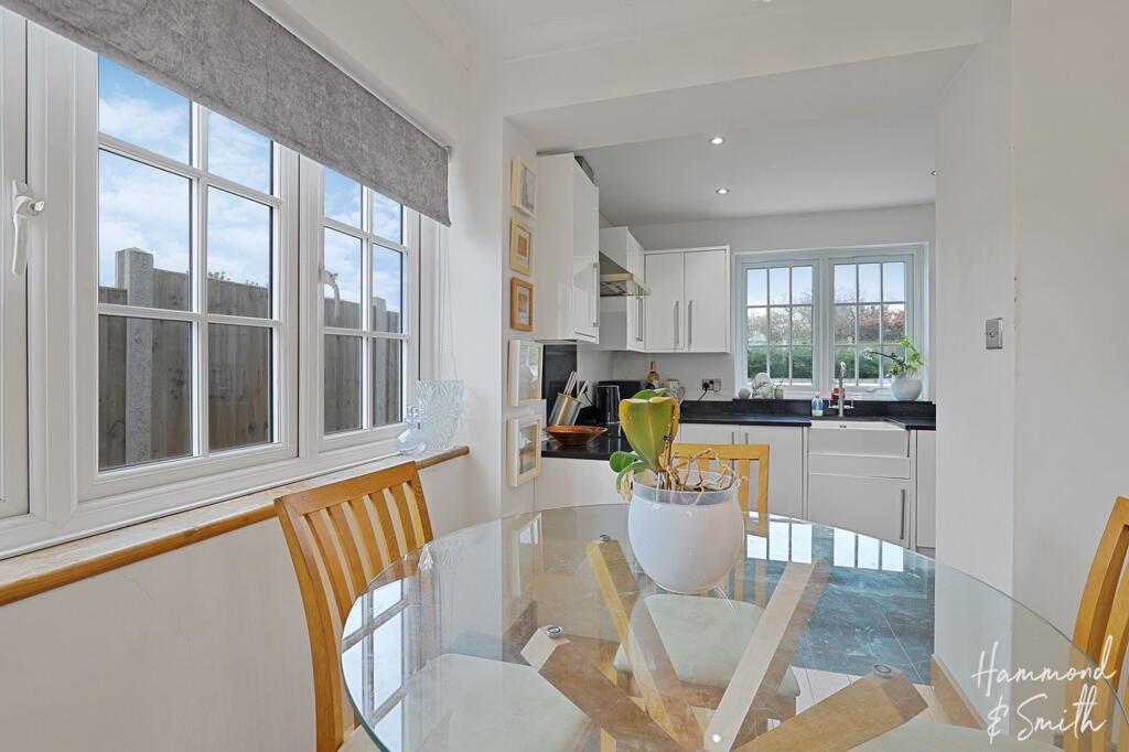 Additional image 9 of Red Oaks Mead, Theydon Bois, CM16