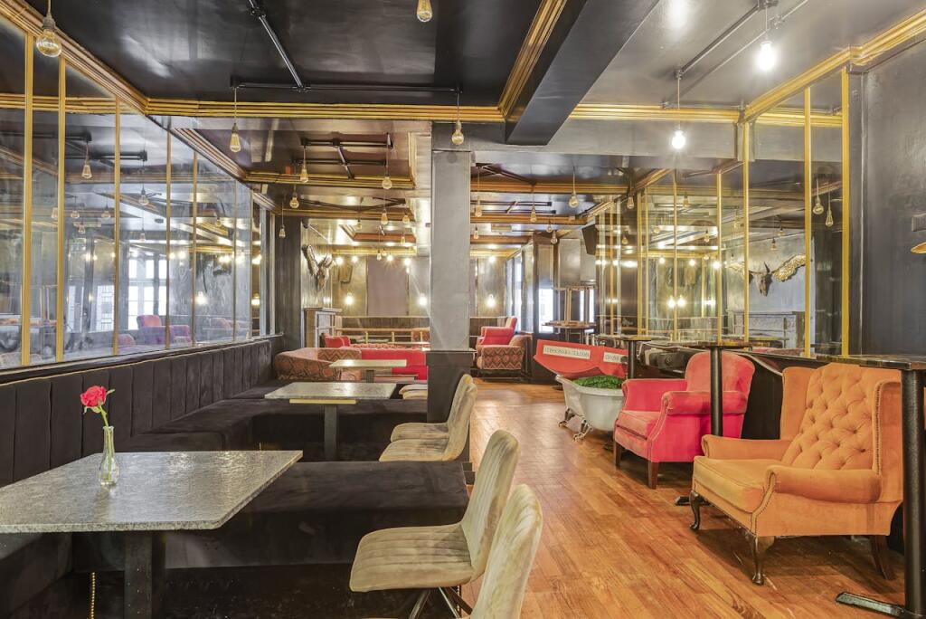Additional image 5 of The Sugar Hut, 93-95 High Street, Brentwood, CM14 4RR