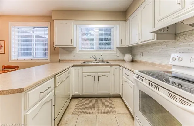 Additional image 15 of 16 Woodview Cres