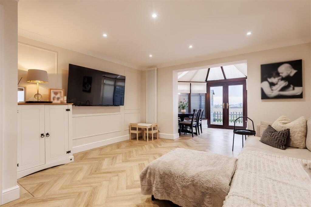 Additional image 4 of Green Close, Epping Green, Epping