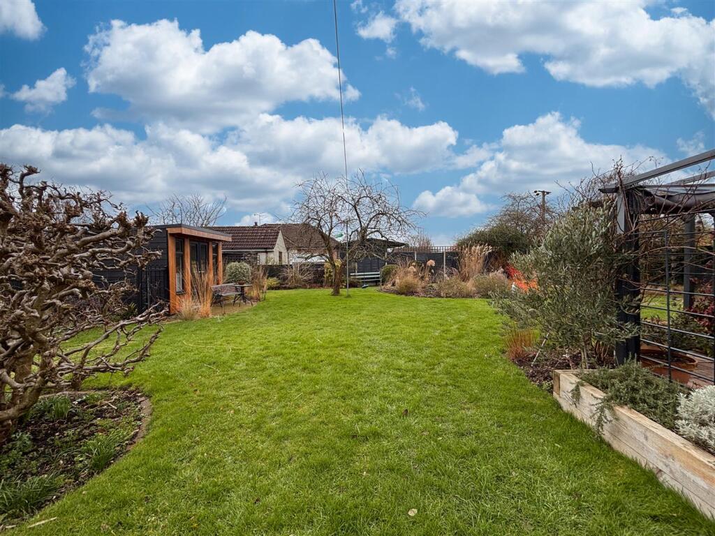 Additional image 62 of Windmill Road, Bradfield