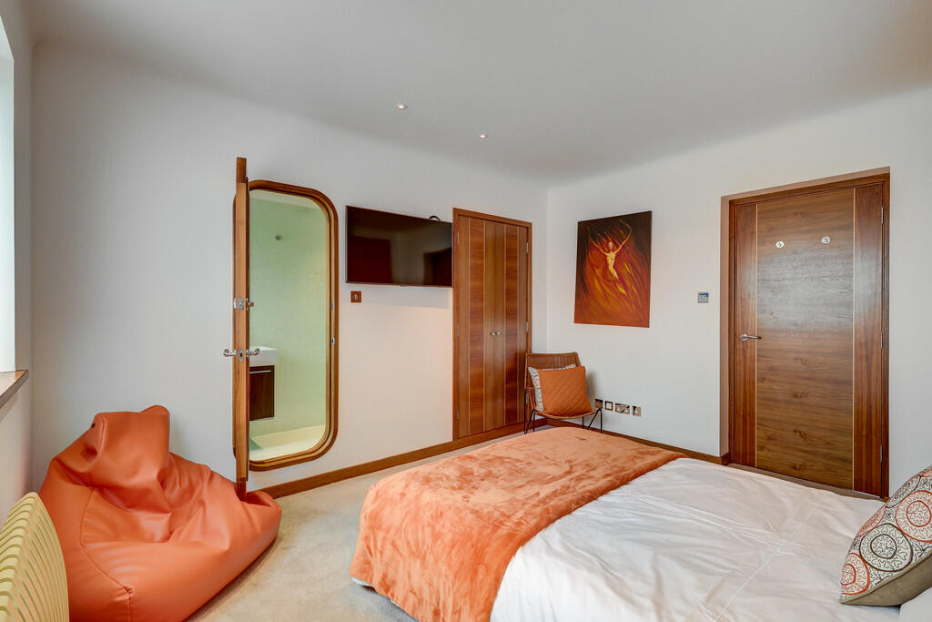 Additional image 44 of Cliff Way, Frinton-on-Sea