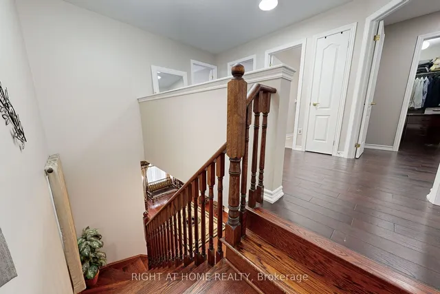 Additional image 17 of 16 Sculptor St