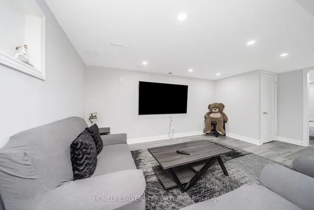 Additional image 33 of 133 Earnscliffe Circ